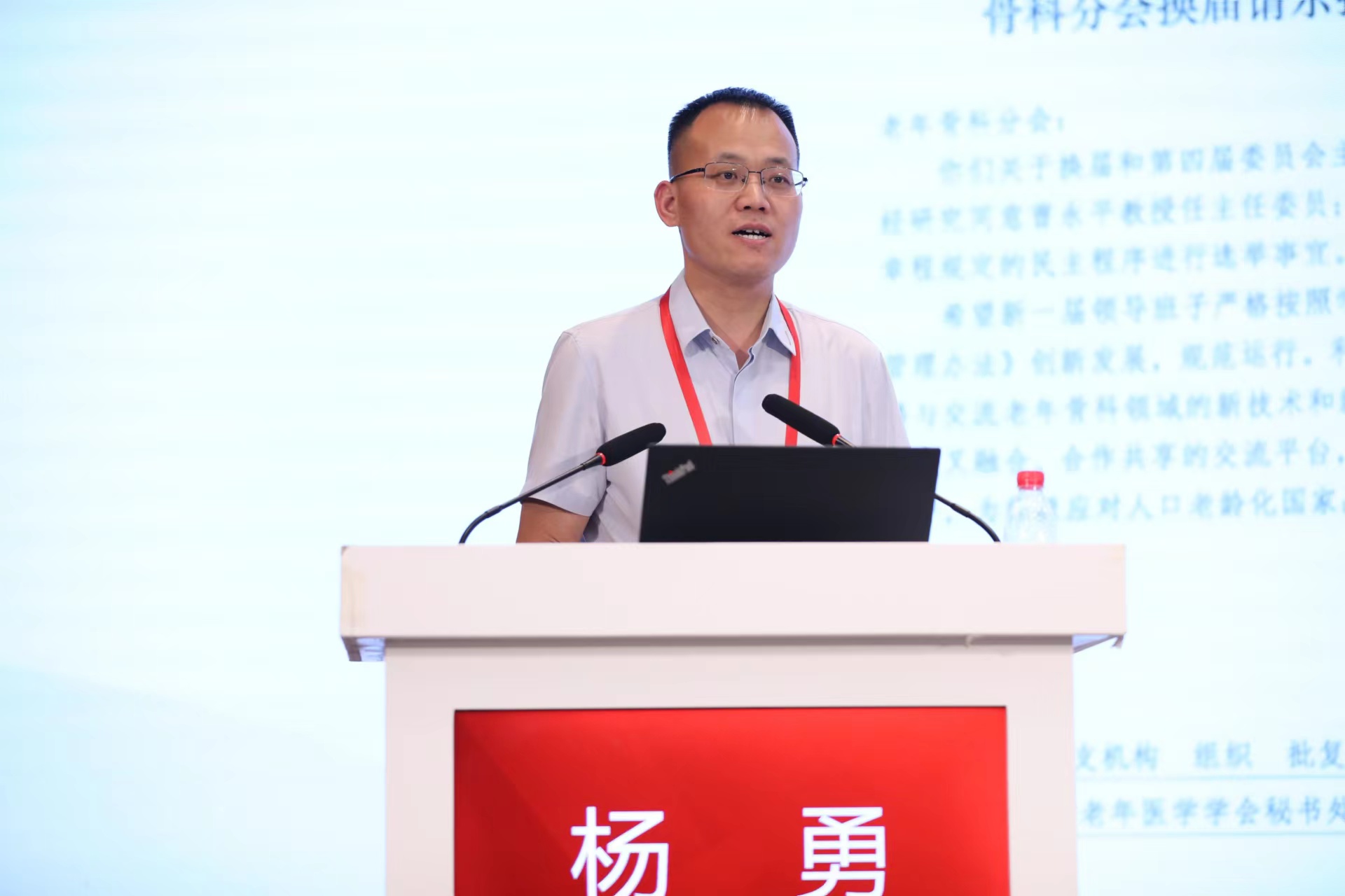 杨勇.jpg